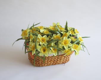 Sisalmand met gele narcissen, realistische narcissen Pasen lente bloemenmand, bloemenbundel @366-3