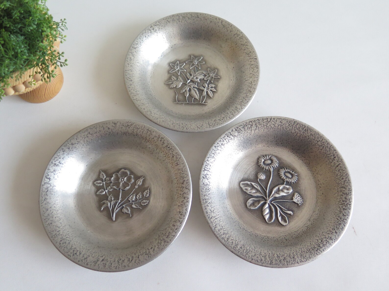 Metal Plates Set of 3 Wall Hanging Decor Metal Art Round Etsy