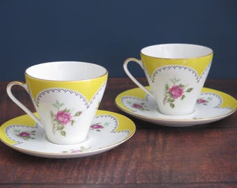 Bareuther Bavaria Waldsassen Germany Set van 2 vintage porseleinen demitasse kop en schotel geel met roze rozen bloemen, koffie thee @337-26