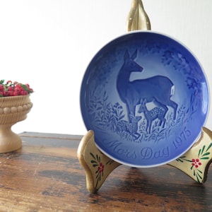 Mother&#39;s Day Mors Dag year 1972 Copenhagen Blue Porcelain Collector&#39;s Plate Deer Fawns Made in Denmark by Bing & Grondahl @207