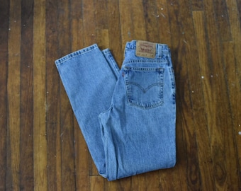 Sz 30 Vintage Levi's 501 Botón de cintura alta volante mamá Jeans Vintage 90s Medium Wash Denim Hecho en Ee.UU.