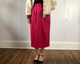 Falda tubo de lana rosa intenso de Anne Klein II. Fabricada en Turquía. Con bolsillos. Estilo vintage de los años 90.