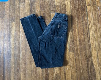 Vaqueros negros de talle alto y pierna cónica Guess talla 24