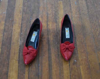 Sz 8N Czerwone skórzane czółenka Liz Claiborne Bow