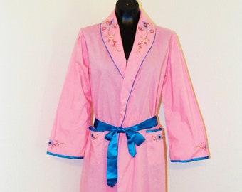 Vintage 1970s Bubble Gum Pink Embroidered design Robe by Rainbow