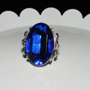 Large Royal Blue Faceted Oval Shaped Acrylic Jeweled ring in size 6