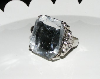 Large Clear Faceted Acyrlic Jeweled ring in size 6