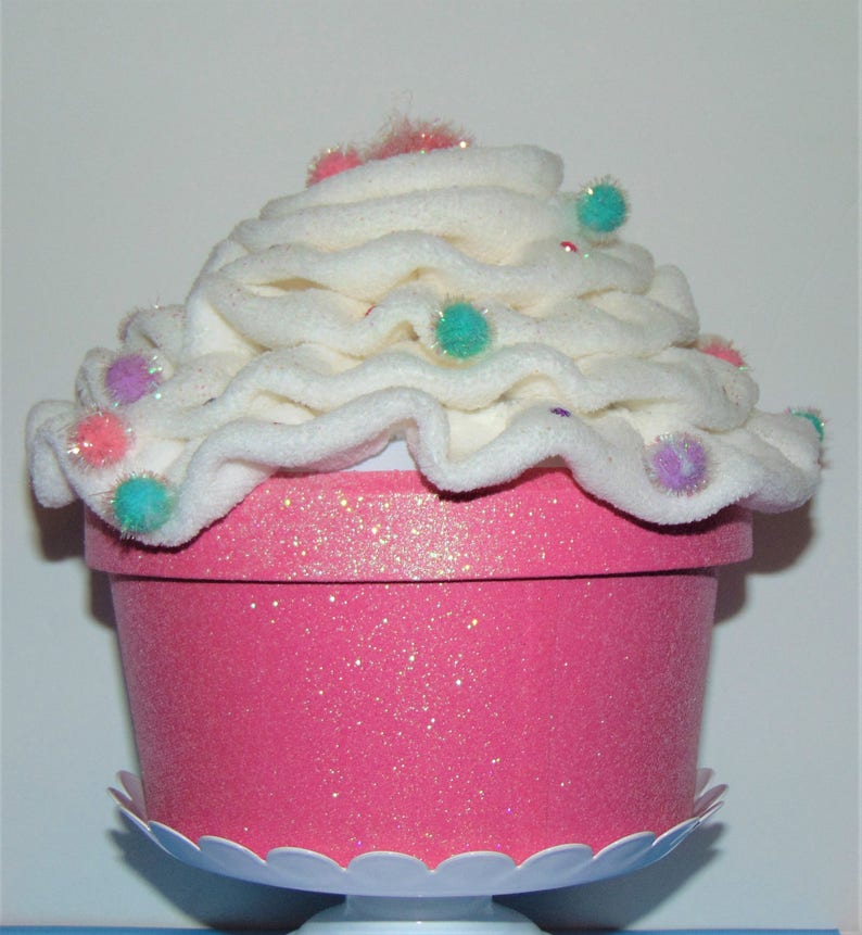 Super Cute Giant Cupcake filled with Assorted Lip Glosses image 5