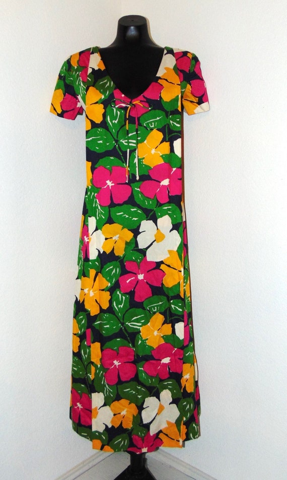 Vintage 1970s Colorful long Floral Patterned Dress