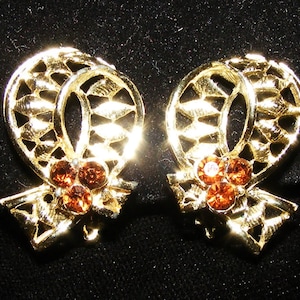 Vintage Gold tone Ribbon design clip on earrings with Brown Rhinestones