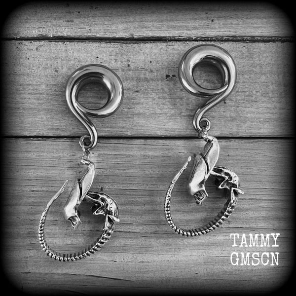 Alien Xenomorph gauged earrings 0 gauge ear weights 8mm ear weights 16mm ear weights 5/8" ear hangers 6g 2g 0g 00g 12mm 14mm 16mm 19mm 22mm