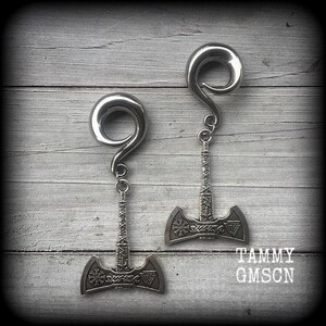 Viking axe gauged earrings Double headed axe 00 gauge ear weights Viking jewelry Stretched lobes Body jewelry Gauges 4mm 6mm 8mm 10mm 12mm