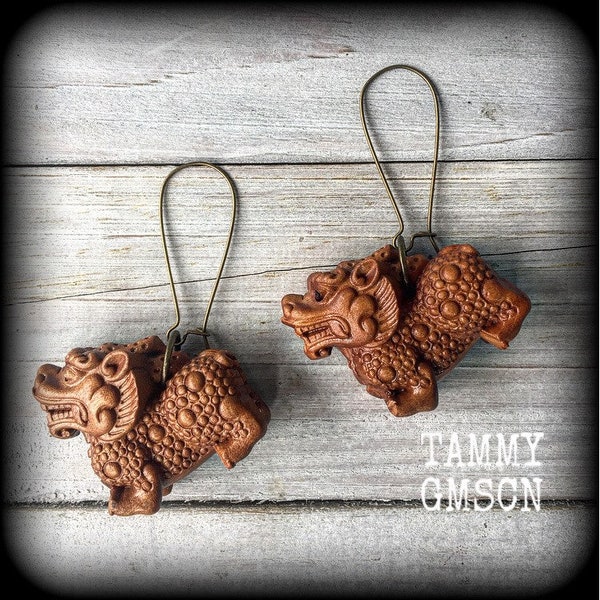 Foo Dog earrings Chinese Lion earrings Temple dogs Wood ear weights Carved wood earrings Body jewelry Gauges 14g 12g 10g 8g 6g 4g 2g 0g 00g