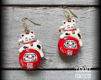 Maneki Neko earrings Happy Cat Daruma earrings Japanese Beckoning Cat earrings Kawaii earrings Tunnels Plugs Pierced ears Stretched Gauges