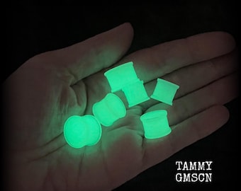 Flesh plugs All sizes Glow in the dark silicone plugs Silicone retainers 8g 6g 4g 2g 0g 00g 1/2” 9/16” 5/8” 11/16” 13/16” 7/8” 1” Stretched