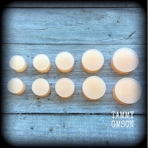 Flesh plugs All sizes Silicone plugs Silicone retainers  8g 6g 4g 2g 0g 00g 1/2” gauge 9/16” gauge 5/8” gauge 11/16” gauge 13/16” gauge