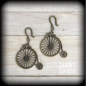 Penny Farthing earrings Boneshaker Kitsch earrings Bicycle earrings Steampunk earrings Retro Dreadpunk Victorian era Pierced ears Ear gauges