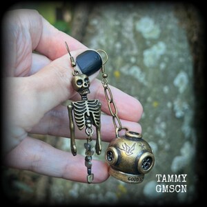 Deep sea diving helmet earrings Sailors grave Mermaid earrings Abalone earrings Antique diving helmet earrings Jules Verne HP Lovecraft