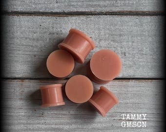 Flesh plugs All sizes Latte silicone plugs Clear silicone retainers 8g 6g 4g 2g 0g 00g 1/2” 9/16” 5/8” 11/16” 13/16” 7/8” 1” Stretched lobes