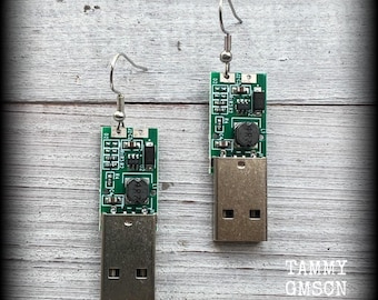 Orecchini Cyberpunk USB Orecchini a circuito stampato Orecchini scientifici Orecchini da gamer per computer Orecchini retrò Gioielli a circuito stampato Dilatatori per orecchie