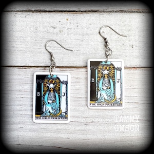 Orecchini con carte dei tarocchi Gioielli con tarocchi Orecchini con tarocchi della Papessa Carte dei tarocchi di Rider Waite Occulto Gioielli per il corpo Lobi dilatati Orecchie forate