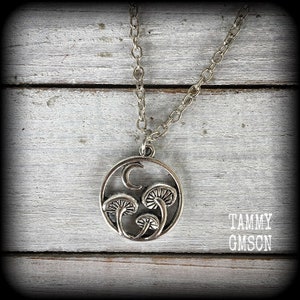 Paddenstoelketting Halve maan ketting Alice in Wonderland ketting Kleine paddenstoelketting zilveren ketting Paddenstoeloorbellen Oorhangers