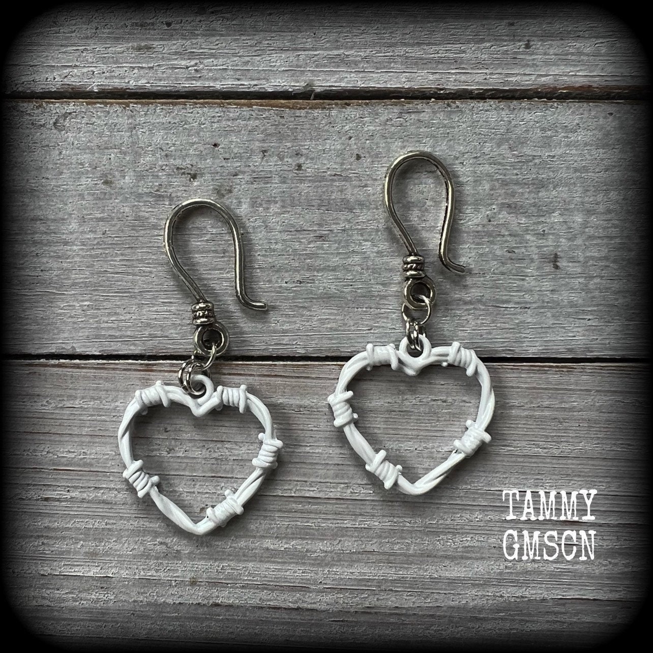 Wire cheap heart earrings