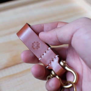 Leather Key Holder/ Personalized style with unique Key ring / Engrave Mens keychain / Anniversary gift / Hand stamped keychain image 4