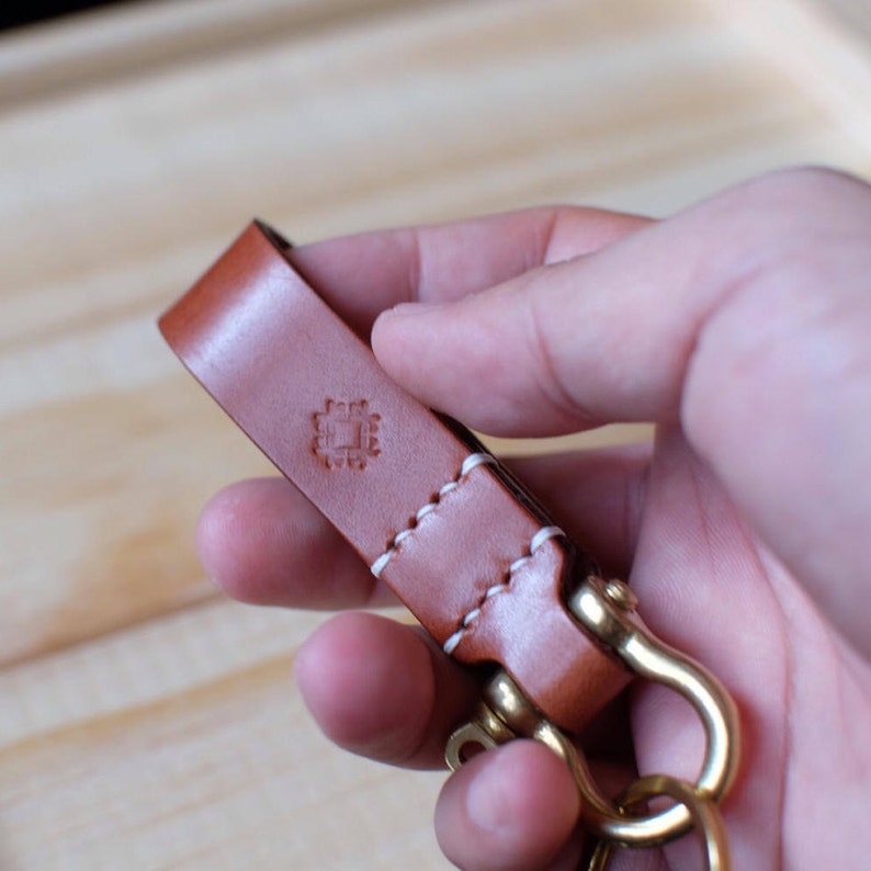 Leather Key Holder/ Personalized style with unique Key ring / Engrave Mens keychain / Anniversary gift / Hand stamped keychain image 4