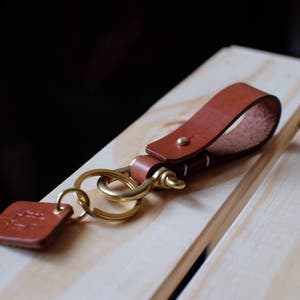 Leather Key Holder/ Personalized style with unique Key ring / Engrave Mens keychain / Anniversary gift / Hand stamped keychain image 3