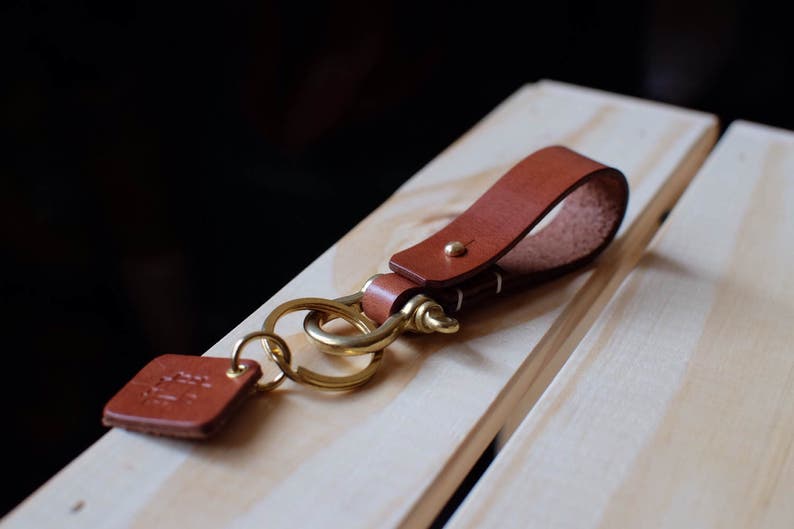 Leather Key Holder/ Personalized style with unique Key ring / Engrave Mens keychain / Anniversary gift / Hand stamped keychain image 3