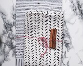 Double Pack Lines cutting board and kitchen towel / Gift pack / black and white kitchen utensi