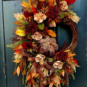 Luxuriöser Herbstkranz für die Haustür, burgunderroter Herbstkranz, eleganter Kürbis-Rebenkranz, Türdekoration für Thanksgiving, Herbstliche Verandadekoration