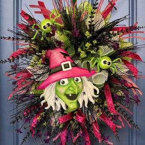 Hot Pink and Lime Green Halloween decoration wreath for front door, Whimsical Green Witch Face mesh wreath with Lime Spiders, Spooky door