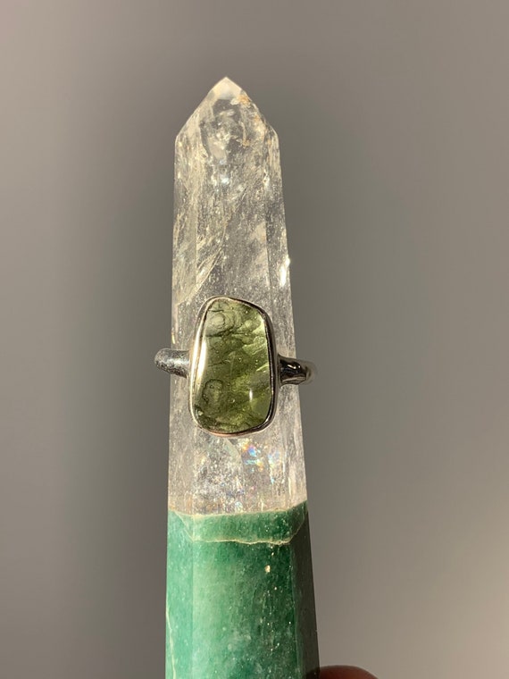 Moldavite ring (rough) 'angle-top cab' (4.2gr, US… - image 2