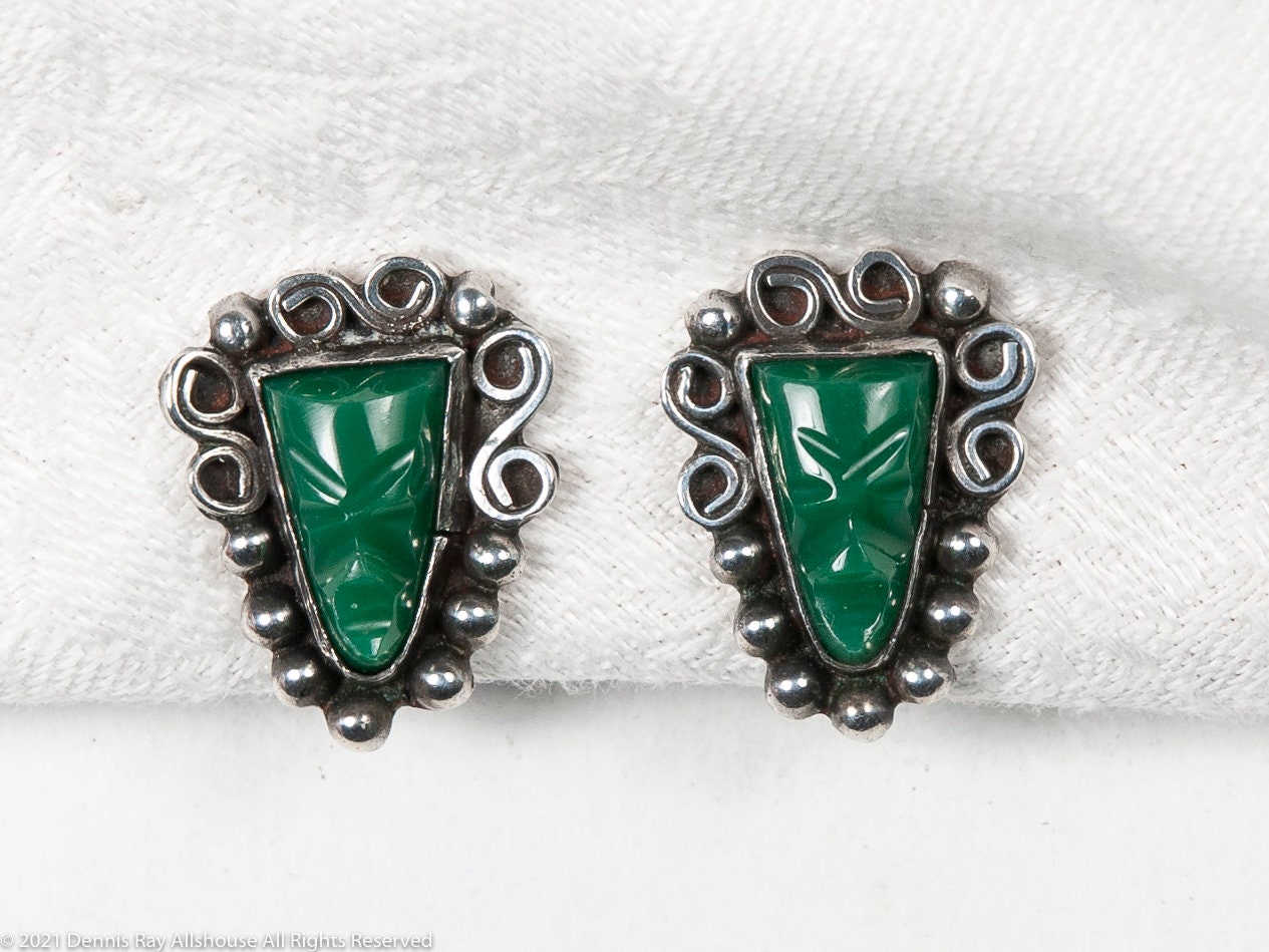 Vintage Mexican Silver Green Carved Earrings Screw Backs With