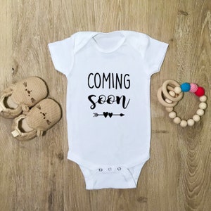 Coming Soon Baby Announcement, Newborn Announcement Baby Outfit ,Pregnancy Announcement, Baby Shower Gift, Baby Bodysuit, Gift for New Mom