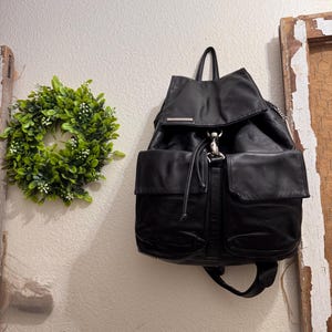 Zaino vintage anni '90 Perlina New York in vera pelle, nero, con coulisse