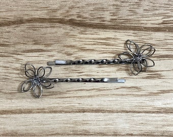 Flower Hair Pin Set: Gold or Silver