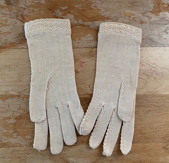 1950’s or 1960’s Vintage Cream Knitted Gloves - image 2