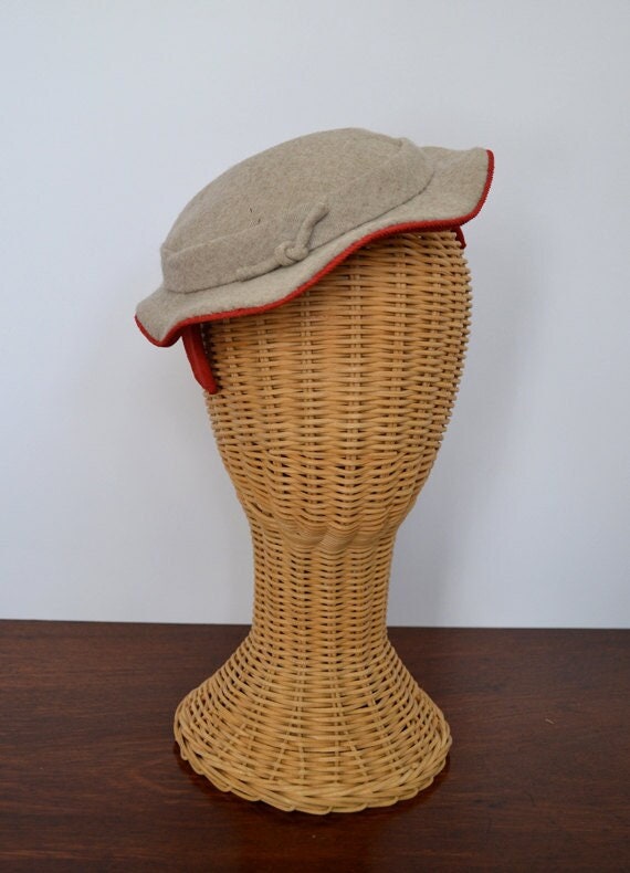 Sweet Little Vintage Fascinator Beige Wool Hat Wit