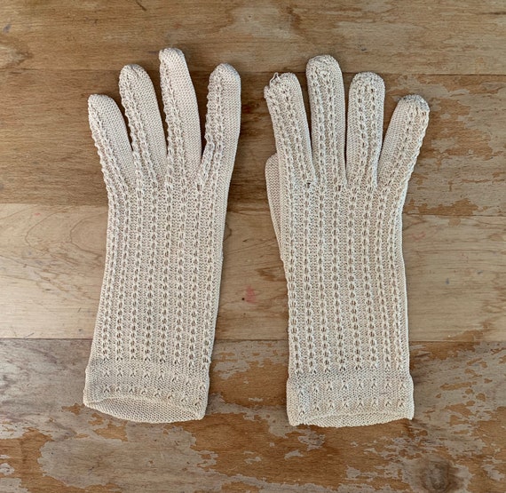 1950’s or 1960’s Vintage Cream Knitted Gloves - image 1