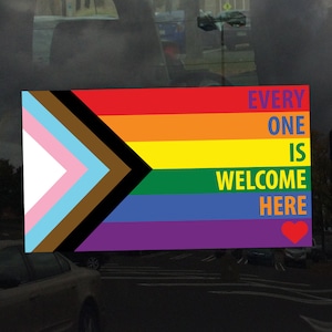 Arco iris Todos son bienvenidos aquí Bandera del orgullo del progreso LGBTQ POC Bandera transgénero - Etiqueta engomada de vinilo de color vibrante