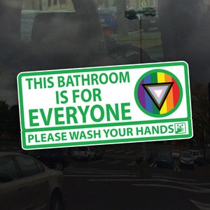 Calcomanía de espejo de baño transgénero inclusivo LGBTQ - Este baño es para todos - Calcomanía de vinilo de colores vibrantes