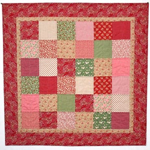 Red and Green Holiday Quilt: Christmas Table Topper, Baby Playmat (35&quot; x 35&quot;)