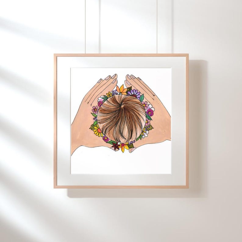 Puede incluir: Una ilustraci&oacute;n dibujada a mano de una cabeza de persona con cabello casta&ntilde;o rodeada de un c&iacute;rculo de flores coloridas. Las manos de la persona enmarcan la cabeza, creando una forma de coraz&oacute;n.