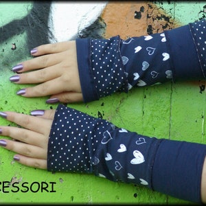 Armstulpen Handstulpen Handwärmer Pulswärmer Sommerstulpen Wendestulpen dunkel blau mit Herzen gepunktet Patchwork