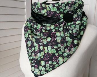 Triangular cloth changing cloth flowered black green pink with eucalyptus necklace