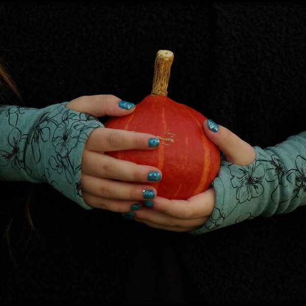 Arm cuffs with thumb hole cuffs Fleece Alpine fleece cuddly mint green black flowered hand cuffs