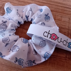 Scrunchie Haargummi Baumwolle Fische blau weiß Maritim Zopfgummi Haarschmuck Bild 4